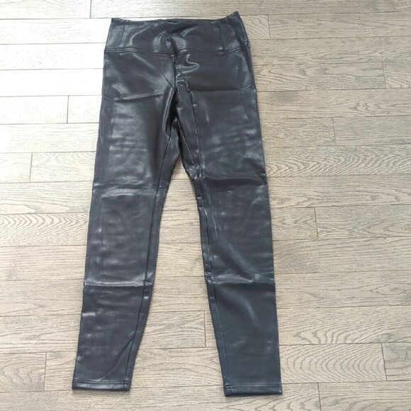 RW&CO. Black Faux Vegan pull on Leather Pants With Elastane - BNWOT - Picture 2 of 6